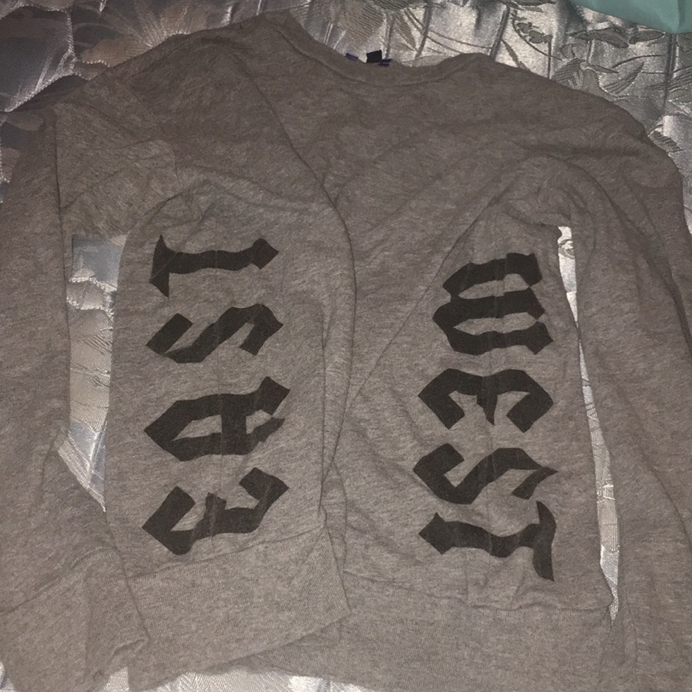 Aeropostale grey shirt